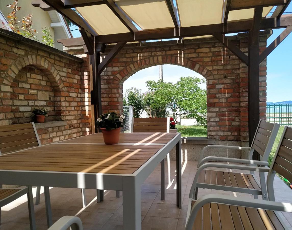 Exclusive Beachfront Villa Фоньод Екстер'єр фото