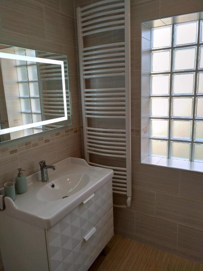 Exclusive Beachfront Villa Фоньод Екстер'єр фото